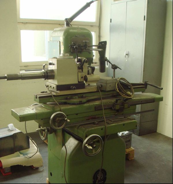  Universal tool grinding machine