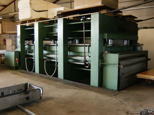 Short-cycle press thru feed press