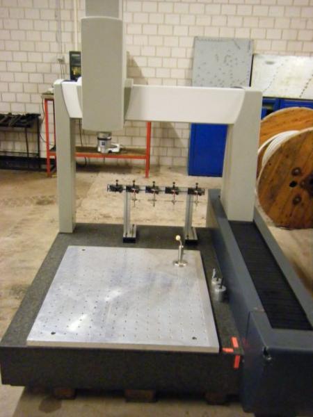 CNC coordinate measuring machine