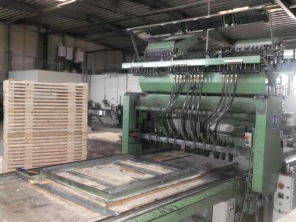 Paletten-Nagelmaschine