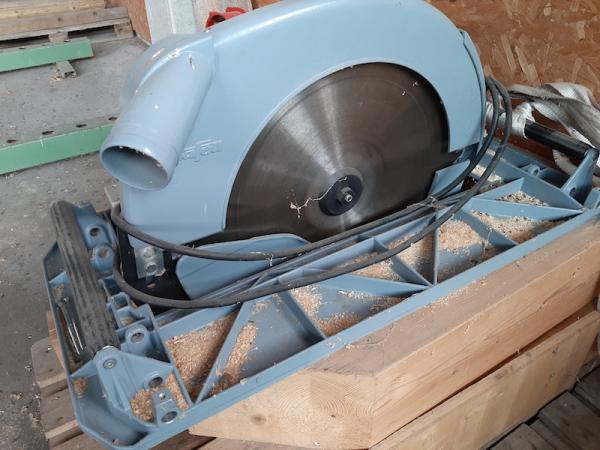 Two-man circular handsaw