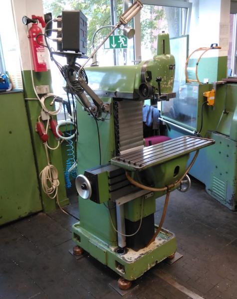 Univ. milling machine + accessories