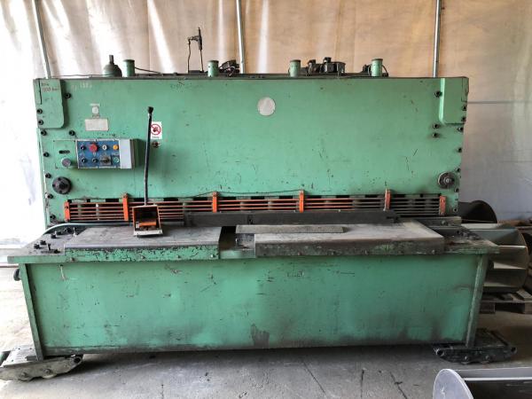 Hydr. guillotine shear (2.500 x 8 mm)
