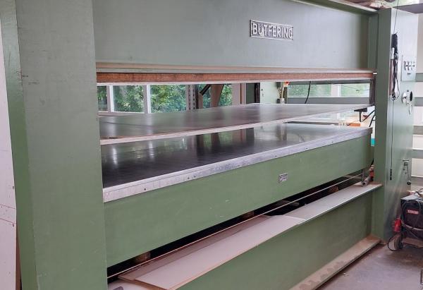 Furnierpresse (3.000 x 1.300 mm)