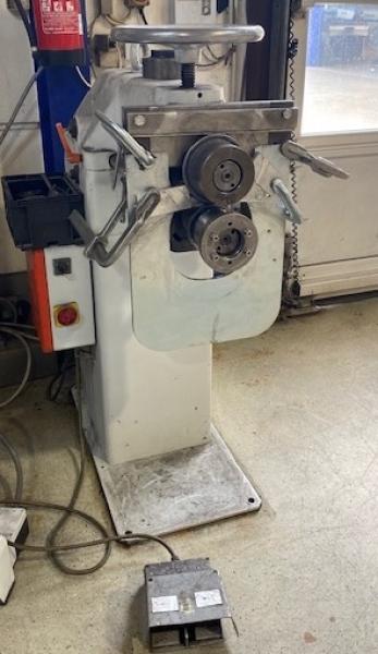 Beading / Zipping Machine