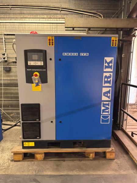 Schraubenkompressor (22 kW) + Trockner