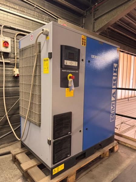 Schraubenkompressor (22 kW) + Trockner