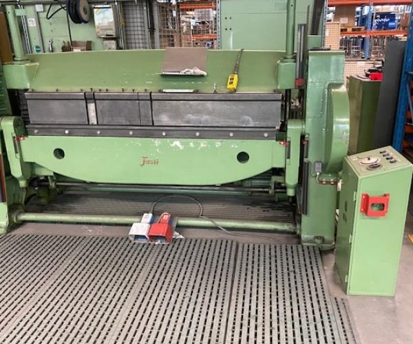 Schwenkbiegemaschine (2.040 x 4 mm)