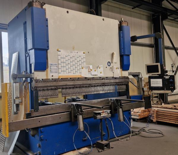 CNC Press Brake (200 tons)