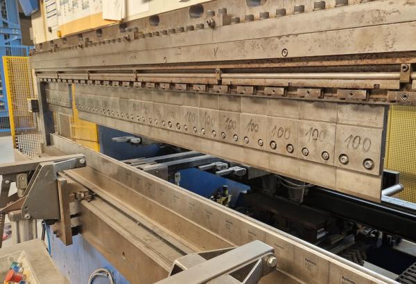 CNC Abkantpresse (200 t)
