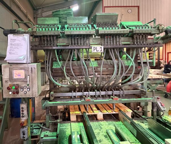 Pallet Nailing Machine + Stacker (2/4-way-pallets)