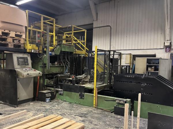 Paletten-Deck-Nagelmaschine (max. 1.500 x 1.500 mm)
